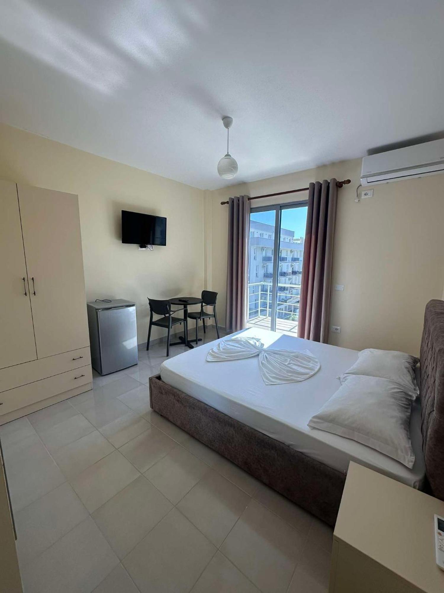 Deor Hotel Shëngjin Eksteriør bilde