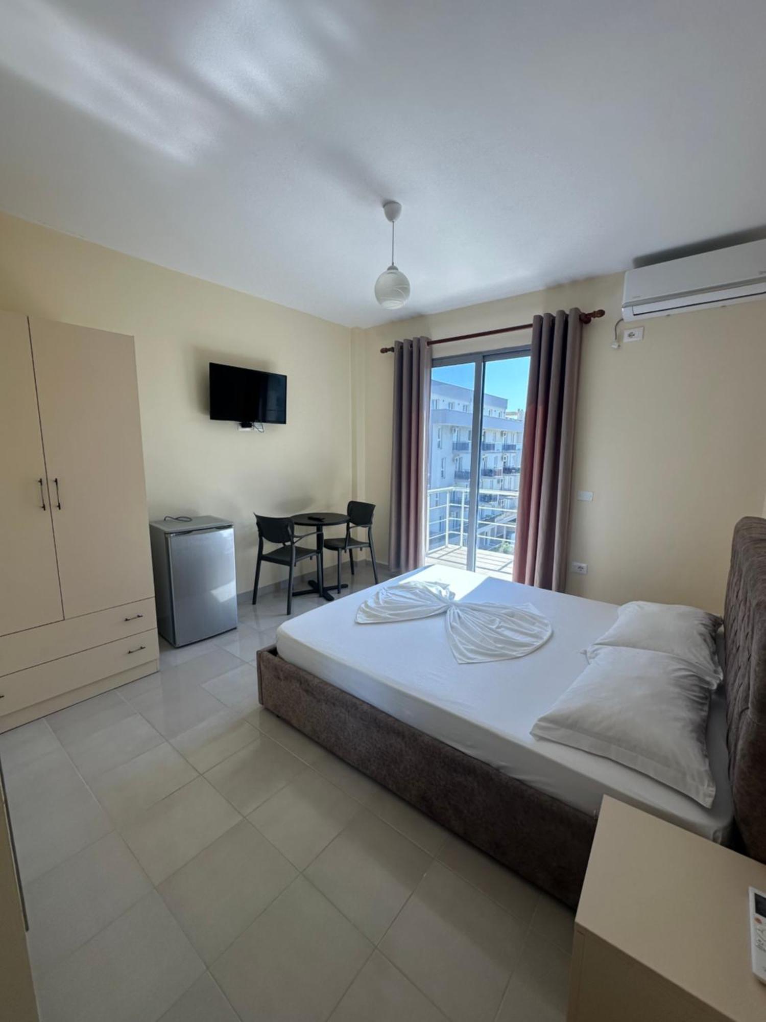 Deor Hotel Shëngjin Eksteriør bilde