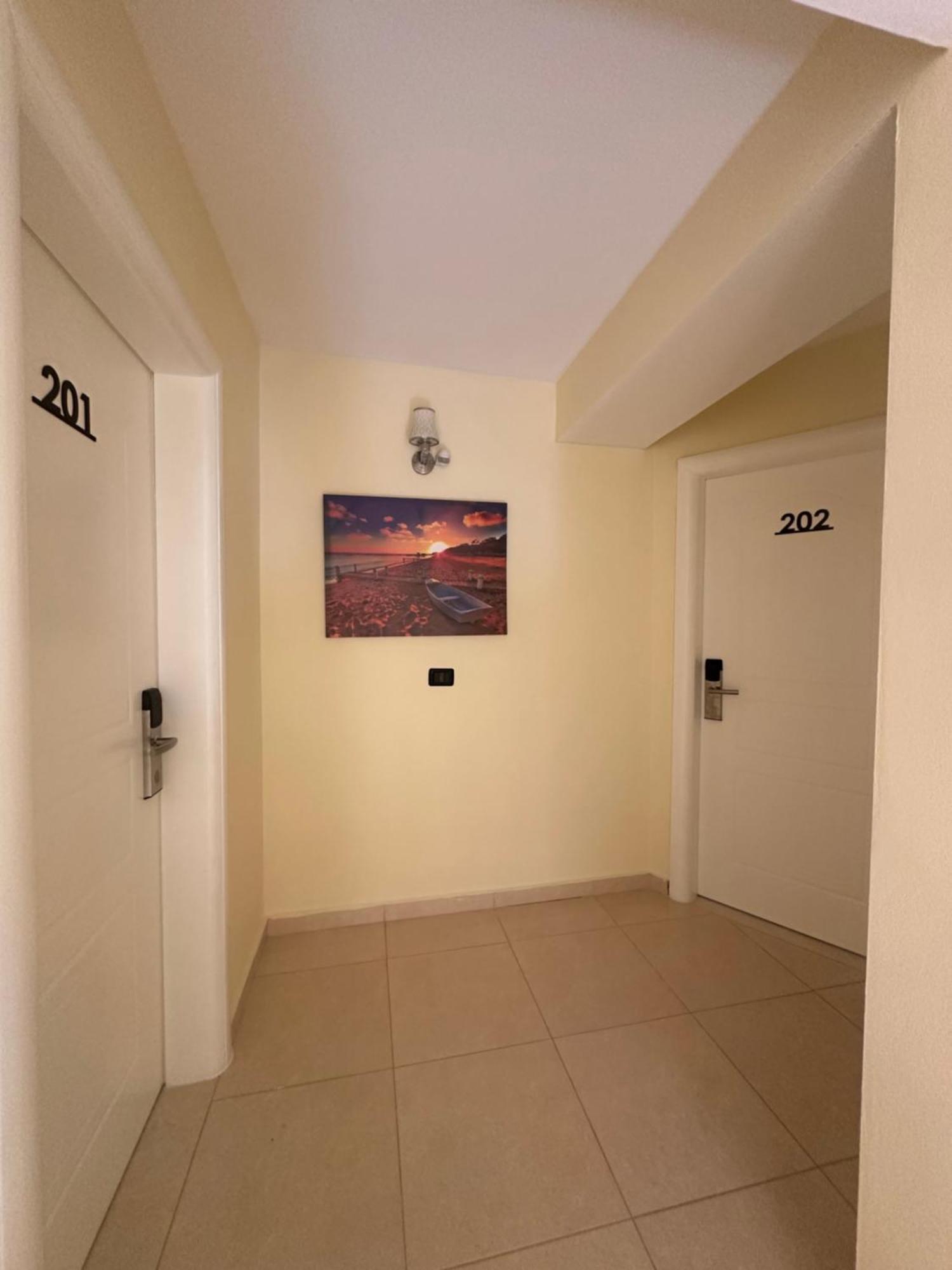 Deor Hotel Shëngjin Eksteriør bilde